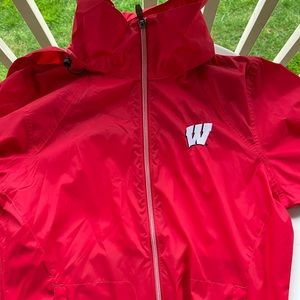 ❌ SOLD ❌ Wisconsin - Columbia wind breaker